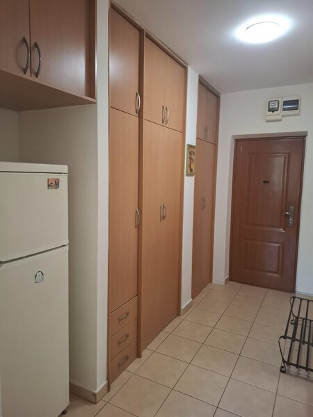 Berceni, Obregia bulevard, etaj 3,mdecomandat, igienizat, spatii depozitare
