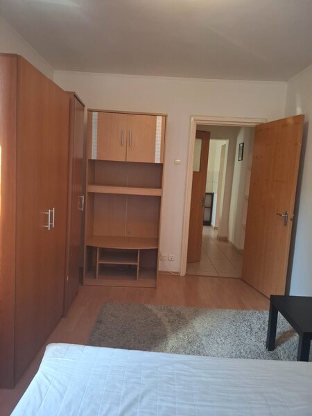 Berceni, Obregia bulevard, etaj 3,mdecomandat, igienizat, spatii depozitare