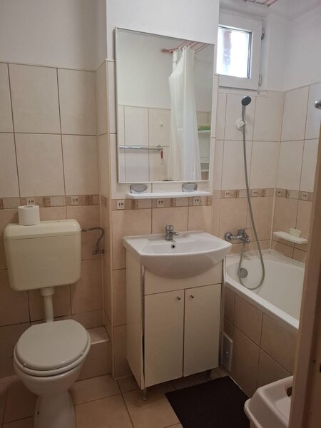 Berceni, Obregia bulevard, etaj 3,mdecomandat, igienizat, spatii depozitare